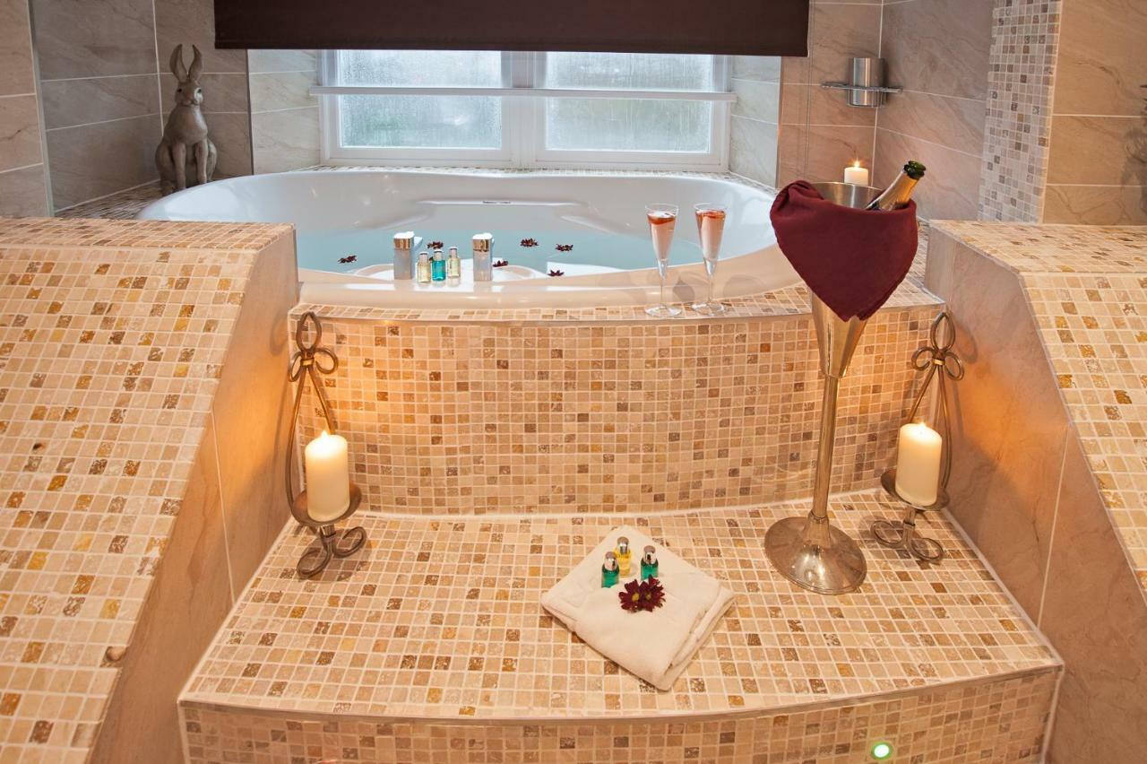 Windermere Boutique Hotel Spa Suites & Hot Tubs Dış mekan fotoğraf